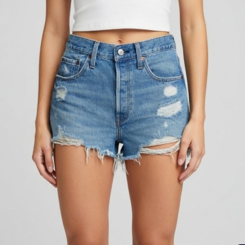 Levi’s 501 Original High Rise Shorts Ice Cloud Light Wash Distressed Big E 28